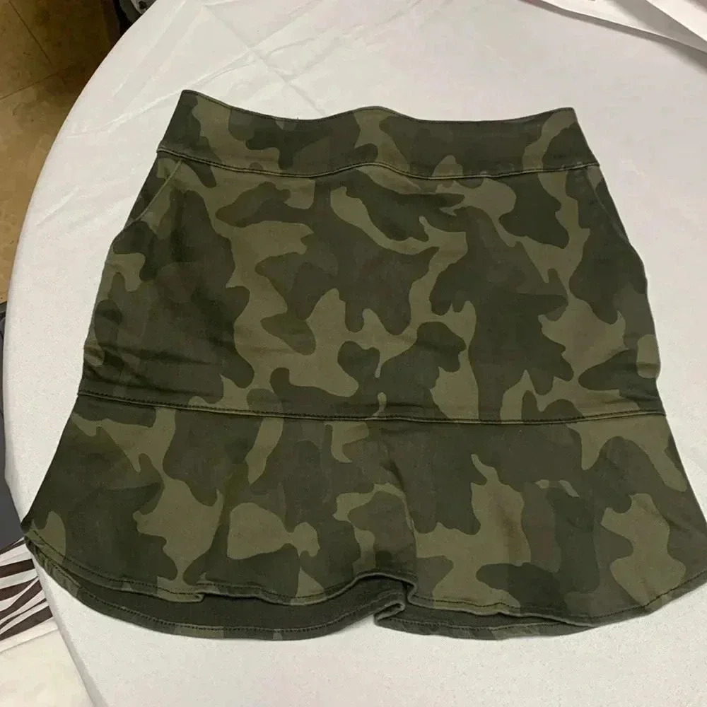 WHITE HOUSE BLACK MARKET Women’s Skirt,Excellent Condition.
